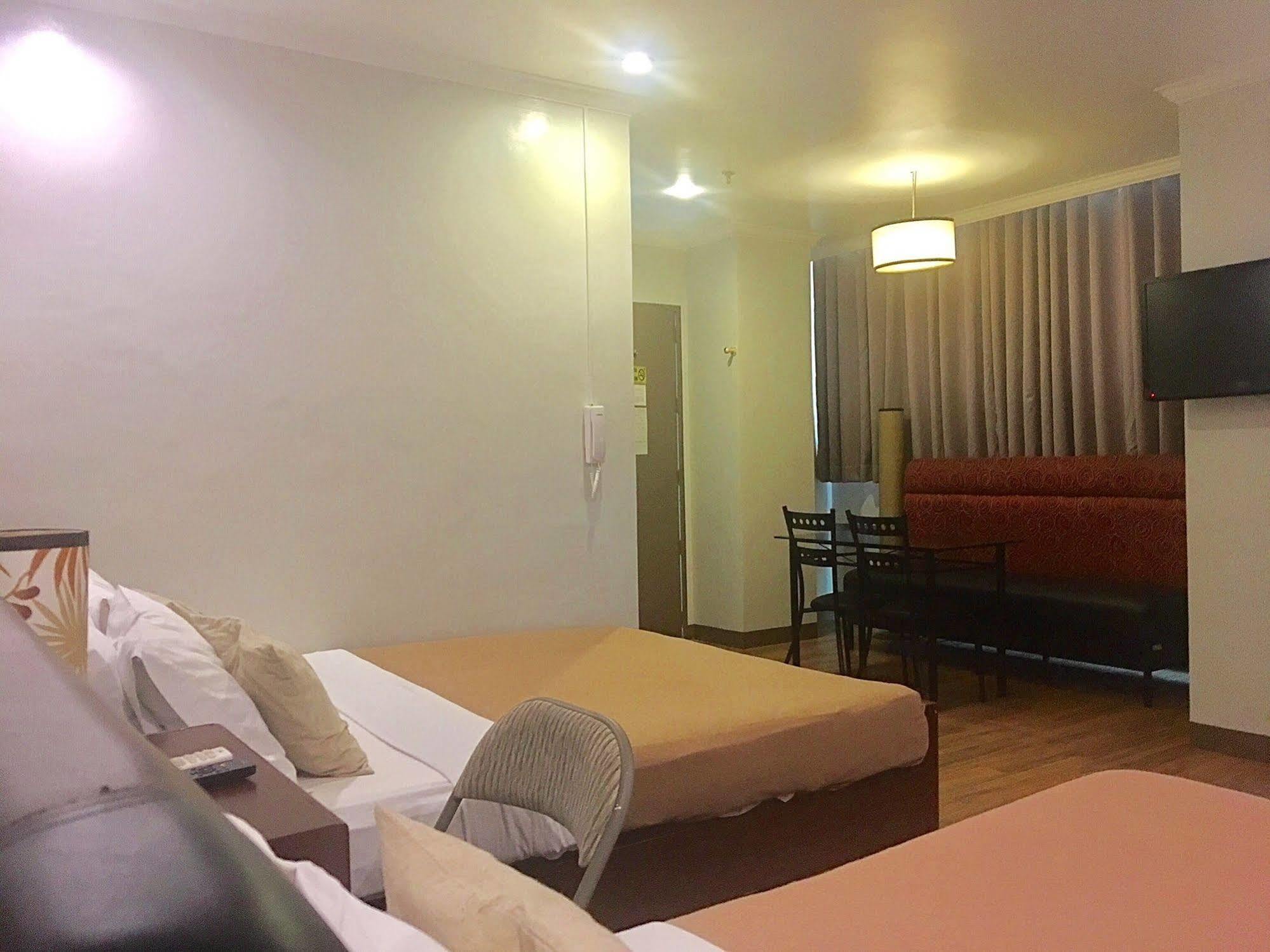 Hotel Tiffany Laoag Dış mekan fotoğraf